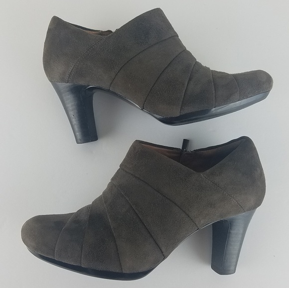 Clarks artisan brown suede ankle booties heeled - Picture 3 of 8